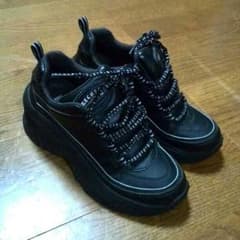 スケッチャーズ　厚底スニーカーのサムネイル