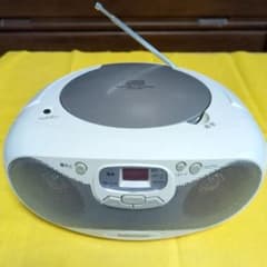 持ち運びも簡単！ AudioComm ポータブルCDラジオ RCR-530Nのサムネイル