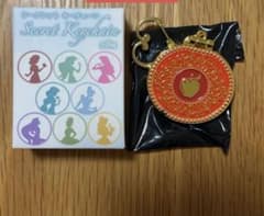 ディズニーストア プリンセス シークレットキーチェーン 白雪姫 - メルカリ