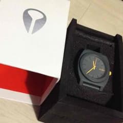 即決 箱付き NIXON 時計 グレーのサムネイル