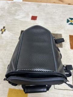 バイクのタンクの上に置くカバンと肩掛けカバンのサムネイル
