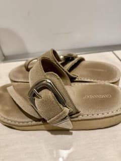CAMINANDO スエード トングサンダル ベージュ バックル付き - メルカリ
