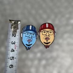 野生爆弾　くっきー！　ピンバッジ　２点セット 野生爆弾 くっきー！ ピンバッジ 2点セット - メルカリ