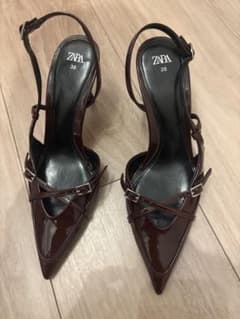 ZARA ワインレッドエナメル パンプス 38のサムネイル