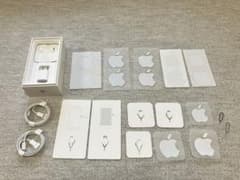 Apple genuine accessory set: earphones, USB cable, stickers, SIM pin.