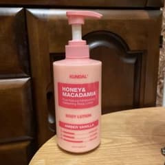 KUNDAL ハニー＆マカダミア ボディローション 500ml アンバーバニラのサムネイル