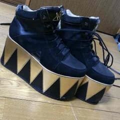 YRU 厚底スニーカーのサムネイル