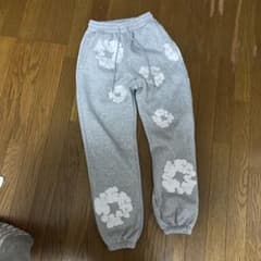 DENIM TEARS 花柄ジョガーパンツ グレーのサムネイル