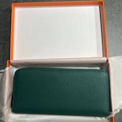 《新品未使用》値下げ！財布　グリーン レザー 長財布 8ポケットのサムネイル