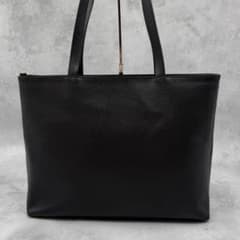 極美品✨️現行モデル Hush Tug トートバッグ 姫路レザー 本革 黒 美品✨現行モデル Hush Tug トートバッグ 姫路レザー 本革 A4可 黒
