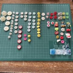 中古  昭和レトロ ボタン まとめ売りのサムネイル
