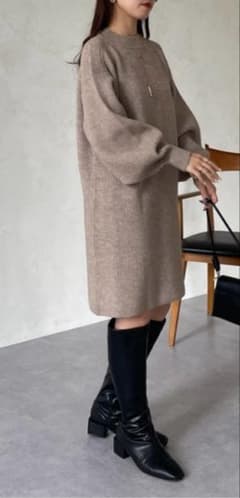 【Thevon】ニットミニワンピース　ライトベージュのサムネイル