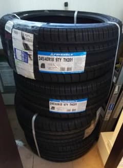 専用！！タイヤ245/40R18 新品４本セットのサムネイル