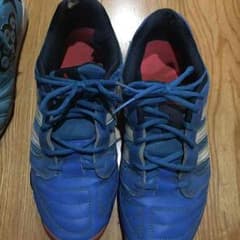 adidas フットサルシューズのサムネイル