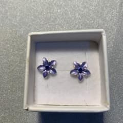 パープルカラー フラワーモチーフ ピアス 両耳用
