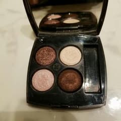 CHANEL アイシャドウ　タンタシオン　限定のサムネイル