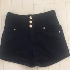 ショートパンツのサムネイル