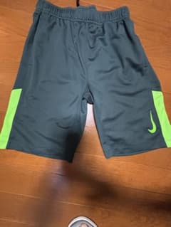 Nike DRI-FIT ハーフパンツ Mサイズのサムネイル