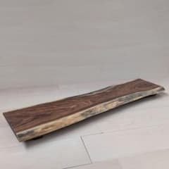 槐(エンジュ)　耳付き一枚板　飾り台　花台　天板　脚付き 槐(エンジュ) 耳付き一枚板 飾り台 花台 天板 脚付き - メルカリ