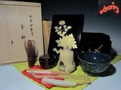 駒沢利斎 茶箱 牡丹四君子蒔絵 表千家 十三代 即中斎花押！729 駒沢利斎 茶箱 牡丹四君子蒔絵 表千家 十三代 即中斎花押！729 - メルカリ