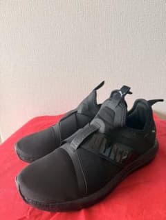 PUMA スニーカー ブラックのサムネイル