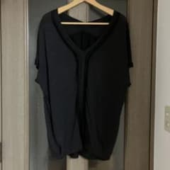 レイヤードで楽しめる　軽い素材のカットソー部分的にサテンでオシャレのサムネイル