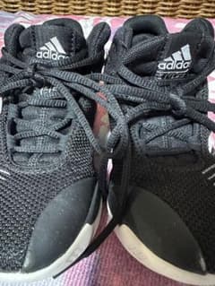 値下げadidas スニーカー ブラック ホワイト　17センチのサムネイル