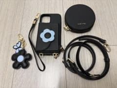CUSTYPE iPhone16 ブラック フラワーチャーム付きのサムネイル