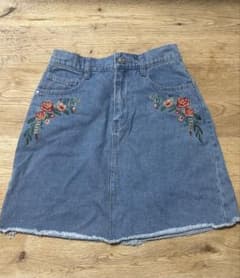 イーハイフンワールドギャラリーピース　花柄刺繍 デニムミニスカート