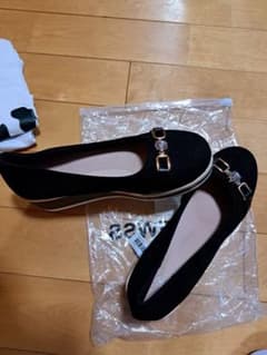 ビジュー付き ブラック パンプスのサムネイル