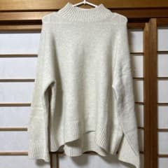 UNIQLO ハイネック 長袖ニット アイボリーのサムネイル