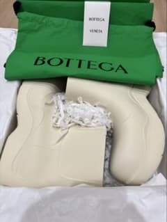 新品未使用BOTTEGA VENETAパドルブーツ ホワイト 42 - メルカリ