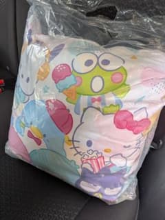 新品未使用　サンリオ当たりくじ　キャラクターズ クッション 　3way布団 寝袋のサムネイル