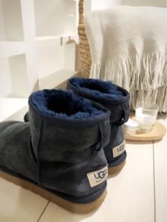 UGGムートンブーツ（ネイビー）のサムネイル