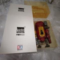 ThreeA　LARGE MARTIN　フィギュア　赤　現状品 ThreeA LARGE MARTIN フィギュア 赤 現状品 - メルカリ