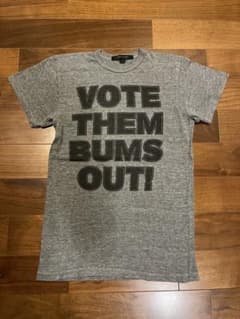 MARC JACOBS VOTE THEM BUMS OUT Tシャツのサムネイル