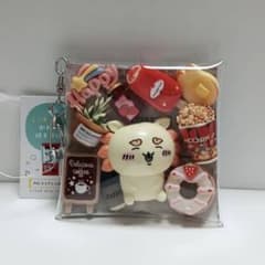 Gacha-filled pouch: Chiikawa Shisa (Okinawan lion-dog), sweets, bread, 29