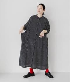 ista-ire ナチュラン別注 バンドカラービッグポケットワンピース ドット柄 ista-ire ナチュラン別注 バンドカラービッグポケットワンピース