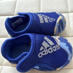 adidas キッズ サンダル ブルー カモフラ柄のサムネイル