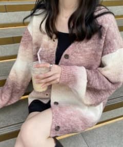 nemne storeグラデーションニットカーディガン ピンクのサムネイル