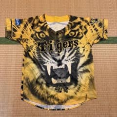 阪神タイガース ユニフォーム 応援グッズ　ウルトラの夏　年度別　非売品のサムネイル