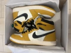 Nike Air Jordan 1 レトロ High OG イエローのサムネイル