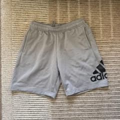 adidas グレー ショートパンツのサムネイル