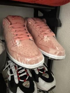 NIKE dunk SB low pink pig 未使用品　箱、付属品付きのサムネイル