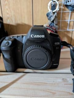Canon EOS 5D Mark II デジタル一眼レフのサムネイル