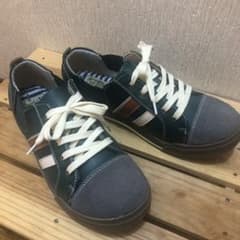 スニーカーのサムネイル