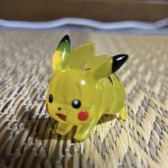 【激レア】ピカチュウ　ポケモン　TOMY 当時物 TOMY 2005 ポケモン ピカチュウ クリアフィギュア - メルカリ
