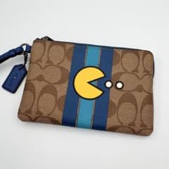 極美品】COACH パックマン コラボ リストレット シグネチャー ポーチ 極美品】COACH パックマン コラボ リストレット シグネチャー ポーチ