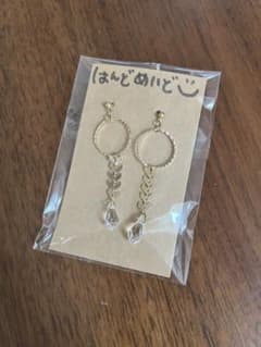 金色の葉デザインピアスのサムネイル