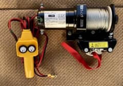 美品　電動ウインチ  12V 最大牽引 907kg リモコン付きのサムネイル